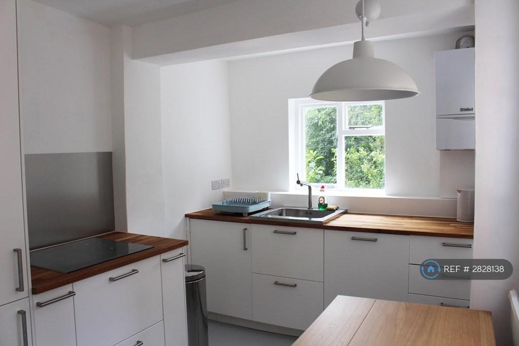 Eat-In Kitchen