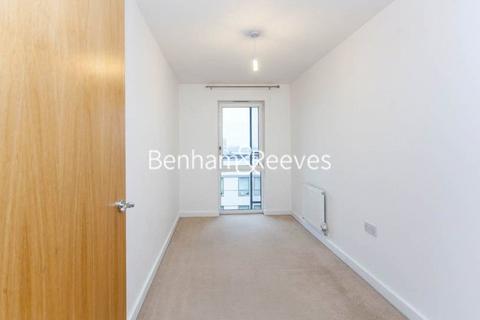 2 bedroom apartment to rent, Barge Walk, London SE10