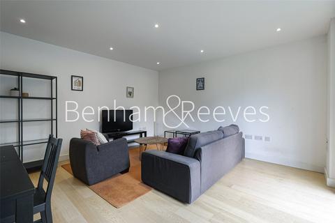 undefined, Duke of Wellington Avenue, London SE18