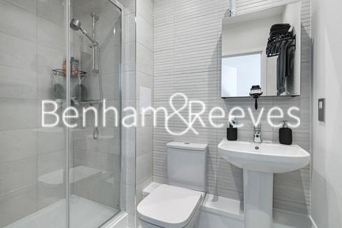 2 bedroom apartment to rent, Vousden Grove, London SE28