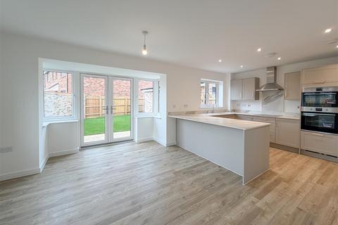 4 bedroom detached house for sale, Daisy Lane, Kennett