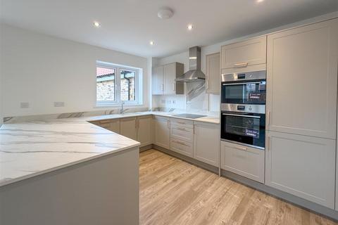 4 bedroom detached house for sale, Daisy Lane, Kennett