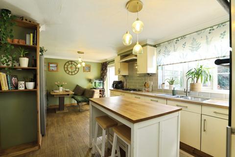 4 bedroom detached house for sale, Mareham Lane, Sleaford, NG34