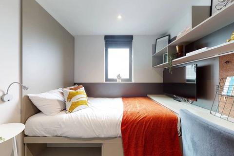 Studio to rent, Holbrook House, Victoria Road