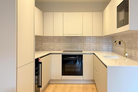 2 bedroom flat to rent, Aerodrome Road