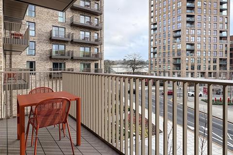 2 bedroom flat to rent, Aerodrome Road