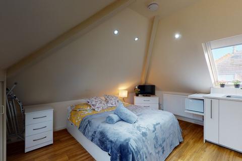 Studio to rent, Anson Road