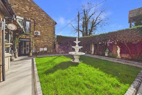 undefined, Norwood Lane, Iver, Buckinghamshire, SL0