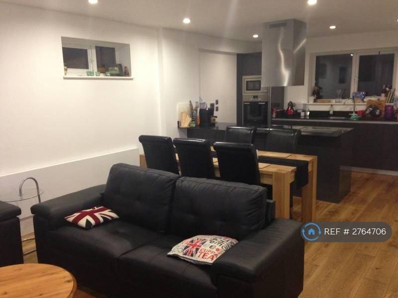 Sitting Room/Kitchen