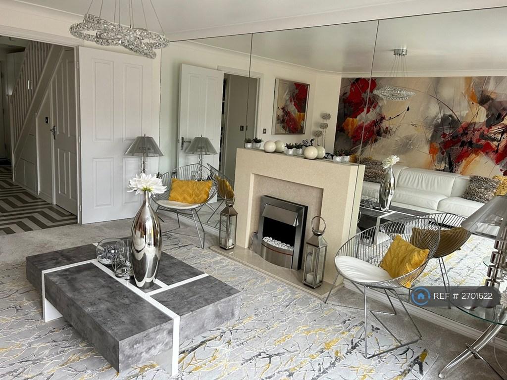 Living Room Pic-2