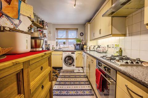 2 bedroom flat for sale, Godstone Road, Kenley, Surrey, CR8