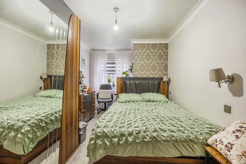 2 bedroom flat for sale, Godstone Road, Kenley, Surrey, CR8