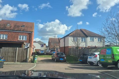 3 bedroom end of terrace house to rent, Halcrow Avenue, Dartford