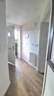 3 bedroom end of terrace house to rent, Halcrow Avenue, Dartford