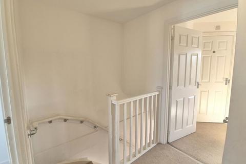 3 bedroom end of terrace house to rent, Halcrow Avenue, Dartford