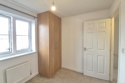 3 bedroom end of terrace house to rent, Halcrow Avenue, Dartford