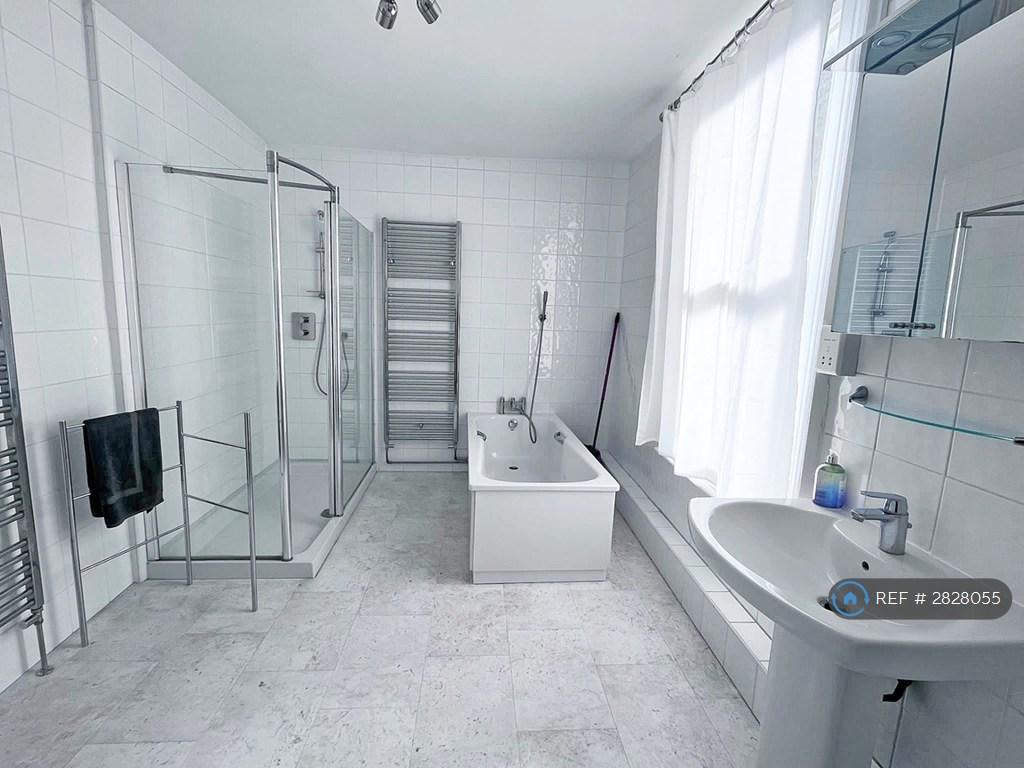 1st Floor Bathroom - Full Bathroom Suite