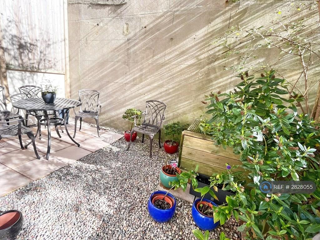 Garden Patio - Seating For 7