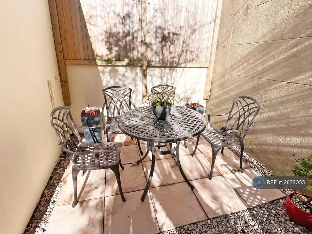 Garden Patio - Seating For 7