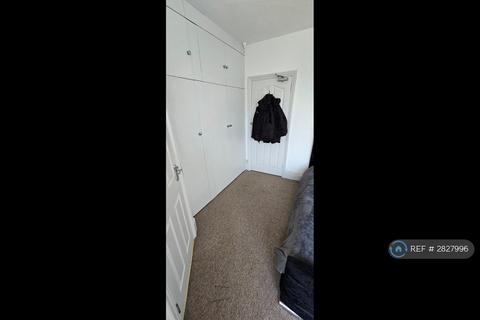 1 bedroom in a house share to rent, New Haw Road, Addlestone, KT15