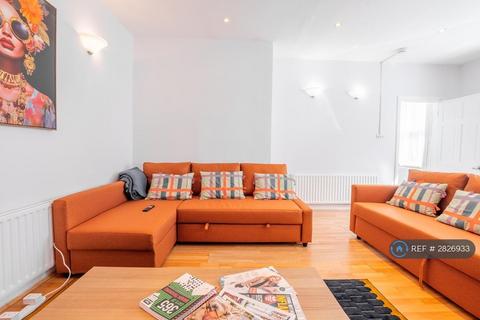 4 bedroom terraced house to rent, Ernshaw Place, London, SW15