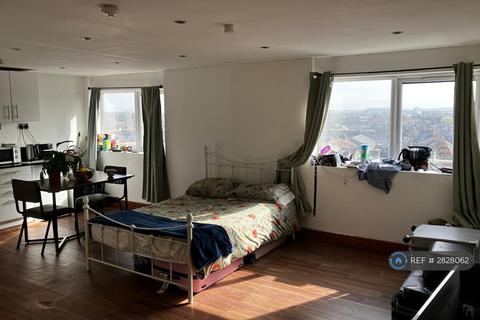 Studio to rent - Samsons House, Bedford, MK42