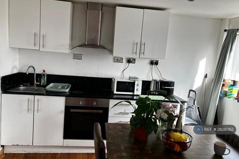 Studio to rent, Samsons House, Bedford, MK42