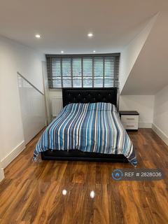 1 bedroom in a house share to rent, Hetherington Way, Ickenham, Uxbridge, UB10