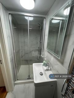1 bedroom in a house share to rent, Hetherington Way, Ickenham, Uxbridge, UB10