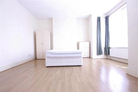 3 bedroom apartment to rent, Kensington Gardens, Ilford, IG1