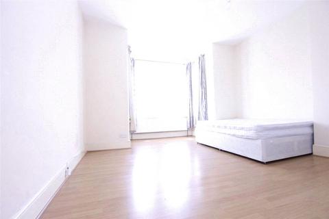 3 bedroom apartment to rent, Kensington Gardens, Ilford, IG1