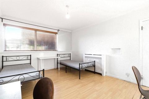 2 bedroom apartment to rent, ST. MARY LE PARK COURT, 54 PARKGATE ROAD, SW11