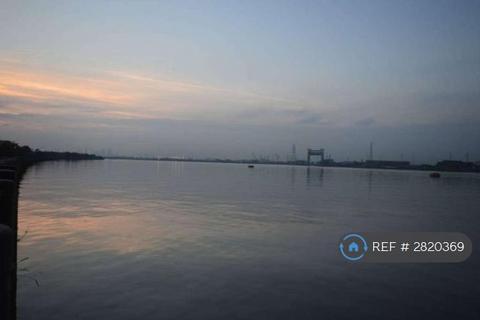 2 bedroom flat to rent, Thamesmead, London, SE28