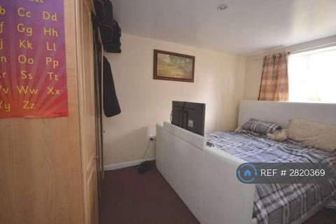 2 bedroom flat to rent, Thamesmead, London, SE28