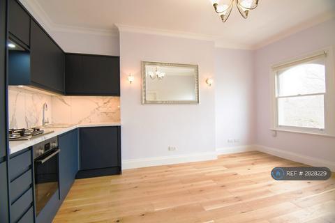 2 bedroom flat to rent, St. Quintin Avenue, London, W10