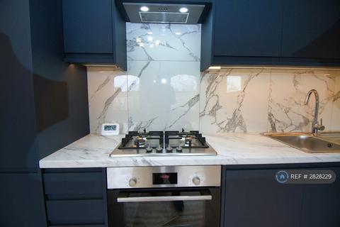 2 bedroom flat to rent, St. Quintin Avenue, London, W10