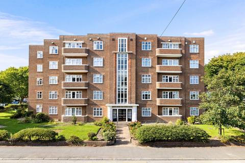 4 bedroom flat for sale, Sandgate Road, Folkestone, CT20