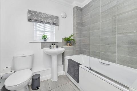 2 bedroom end of terrace house for sale, Ellis Gardens, Cambridge CB25