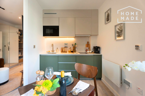 Studio to rent, The Rex, Clarence St., KT1