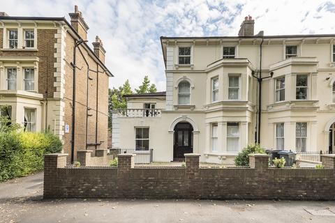 2 bedroom apartment to rent, Grove Crescent Kingston upon Thames KT1