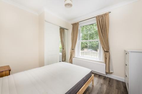 2 bedroom apartment to rent, Grove Crescent Kingston upon Thames KT1