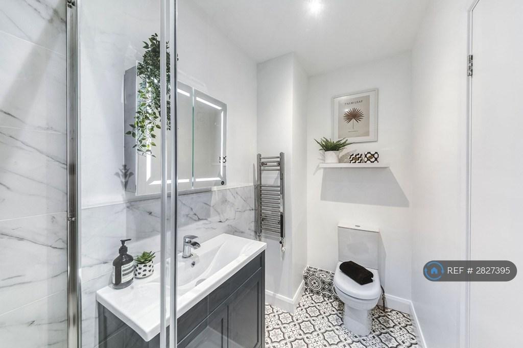 Communal Bathroom, Shared With Room 2+3 Only