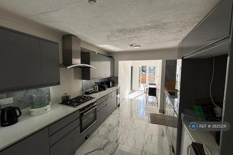 1 bedroom in a house share to rent, Hobart Gardens, Thornton Heath, CR7