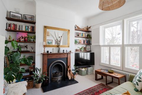 Woodville Road, London E11