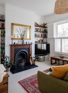 2 bedroom flat for sale, Woodville Road, London E11