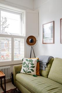 2 bedroom flat for sale, Woodville Road, London E11