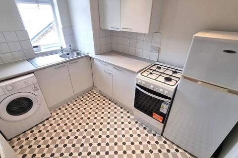 2 bedroom flat to rent, Lansdowne Way, London