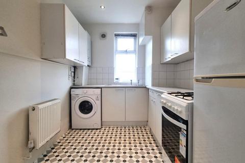 2 bedroom flat to rent, Lansdowne Way, London