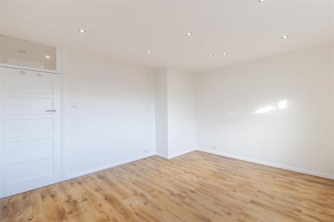 2 bedroom flat to rent, Lansdowne Way, London