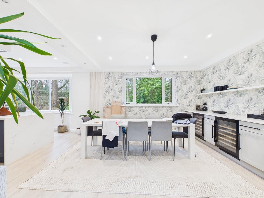 Open plan dining room &amp; breakfast/kitchen